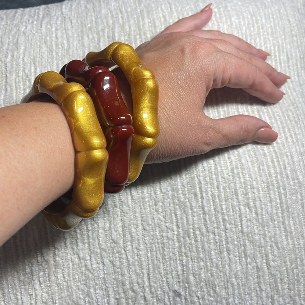 A.P.C.resin bracelets set of 3